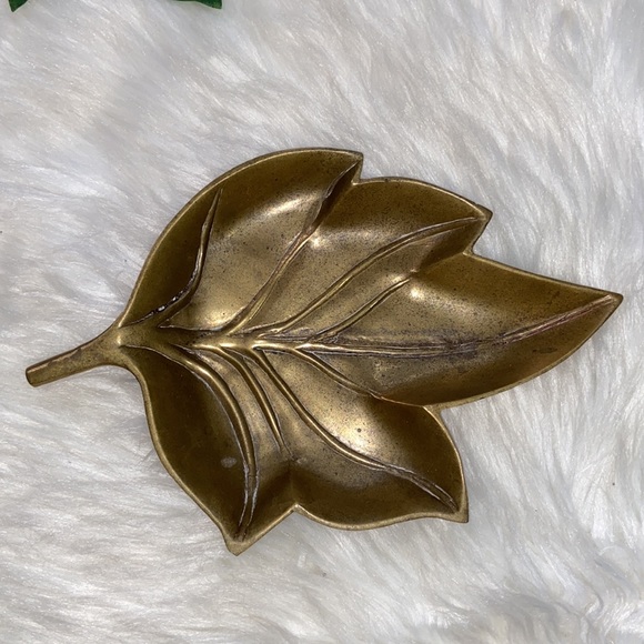 Vintage Brass Leaf Shaped Trinket Tray Catch All Dish - Picture 1 of 17